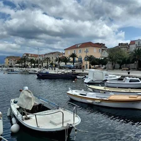 Megi In Historical Core Apartamento Supetar