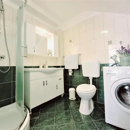 Megi In Historical Core Apartamento *