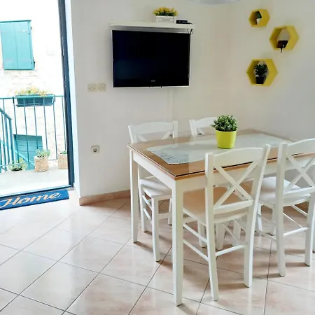 Apartament Megi In Historical Core Supetar