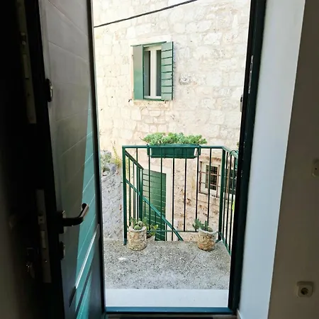 Megi In Historical Core Apartament Supetar