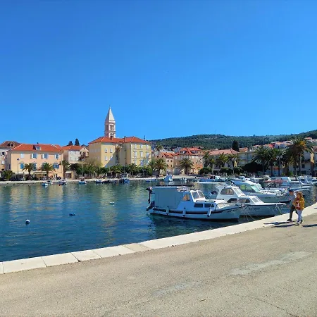 Megi In Historical Core דירה