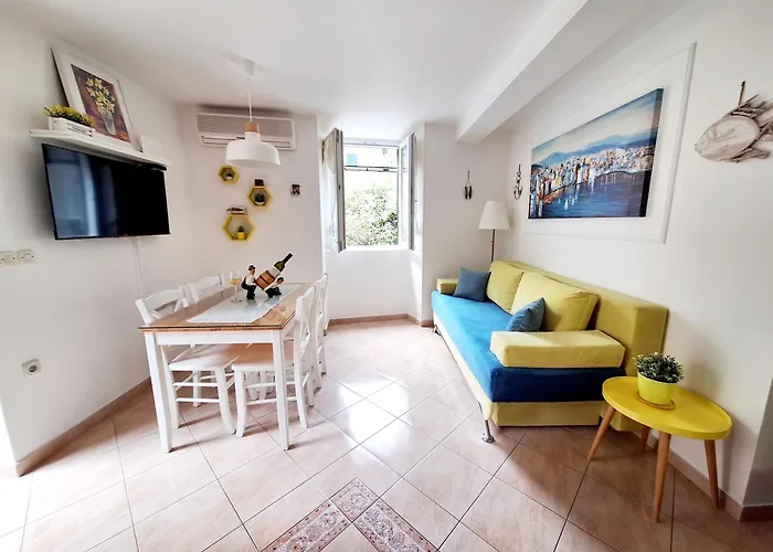 Megi In Historical Core Apartamento *